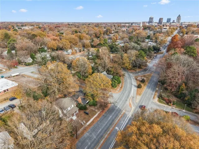 $595 | 1402 West Market Street, Greensboro, NC 27403