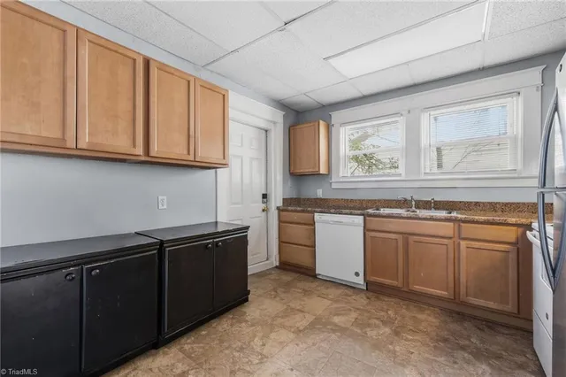 $595 | 1402 West Market Street, Greensboro, NC 27403