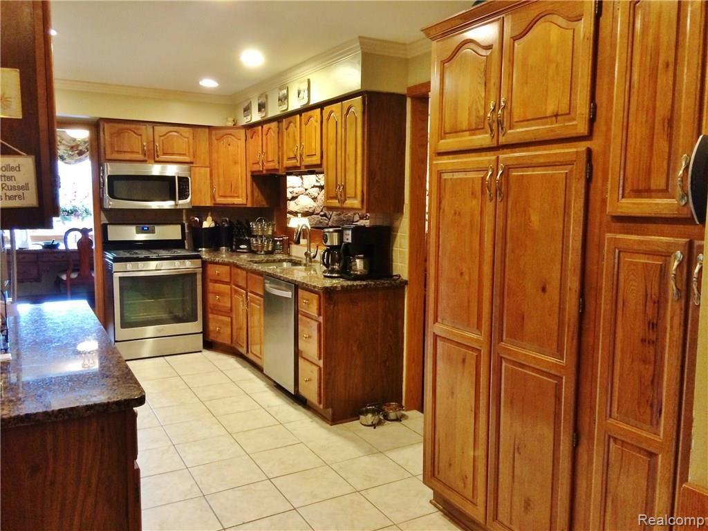 7374 Chilson Road Howell, MI 48843 - Photo 11 of 30