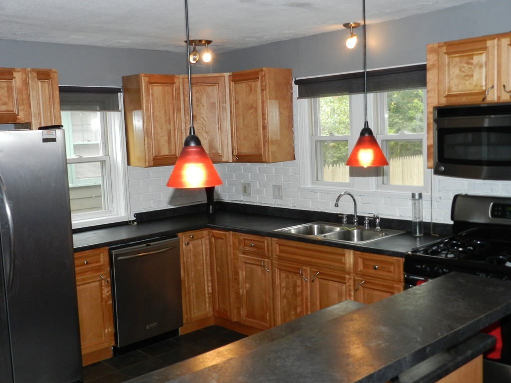 225 Dorset Street Springfield, MA 01108 - Photo 3 of 16 Gallery Image 3