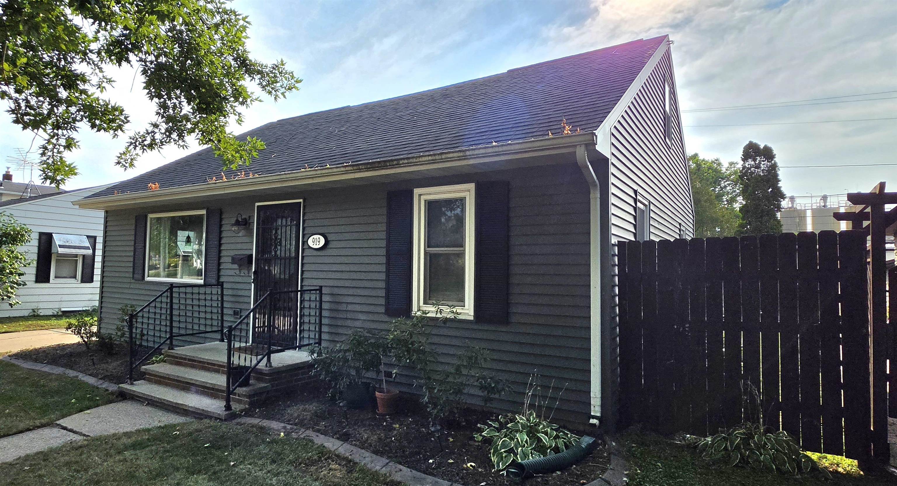 919 North Sharon Street Appleton, WI 54914 - Photo 4 of 29 Gallery Image 4