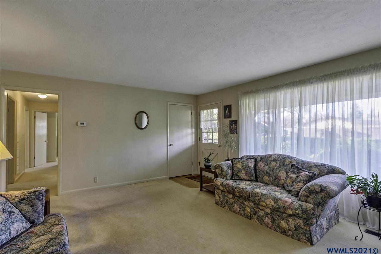 4348 Lone Oak Road Southeast Salem, OR 97302 - Photo 8 of 30 Gallery Image 8