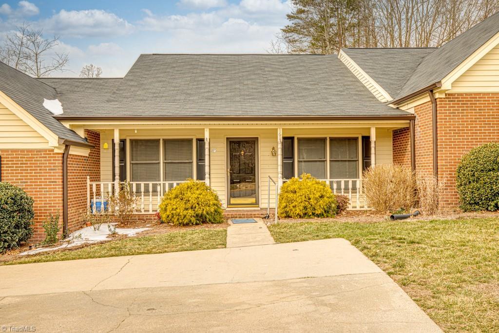 1613 Ternberry Road High Point, NC 27262 - Photo 3 of 25 Gallery Image 3