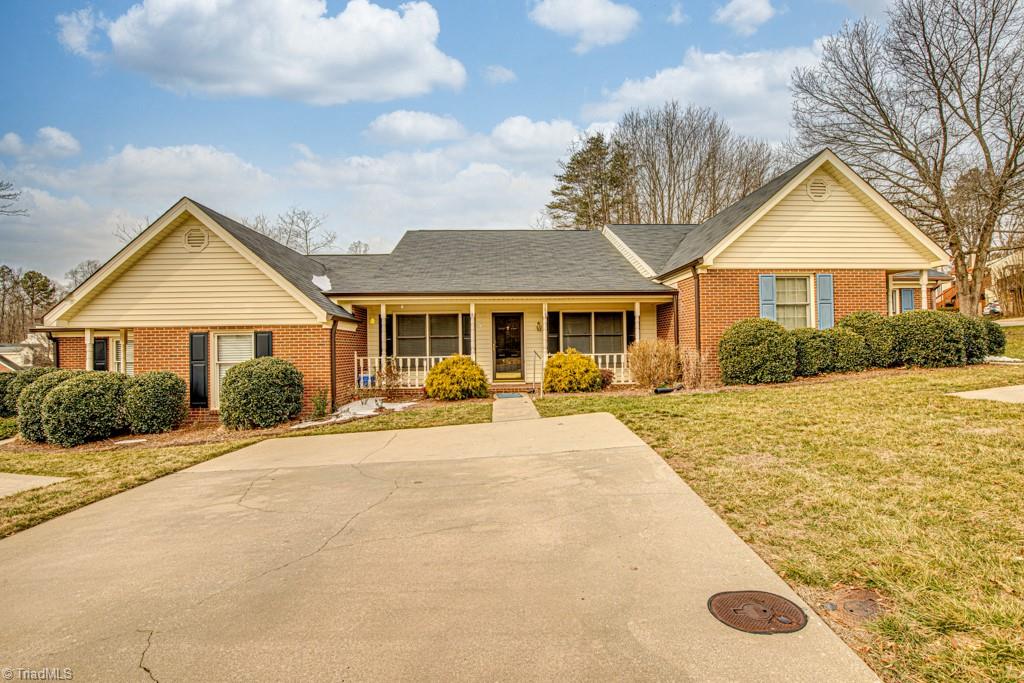 1613 Ternberry Road High Point, NC 27262 - Photo 4 of 25 Gallery Image 4