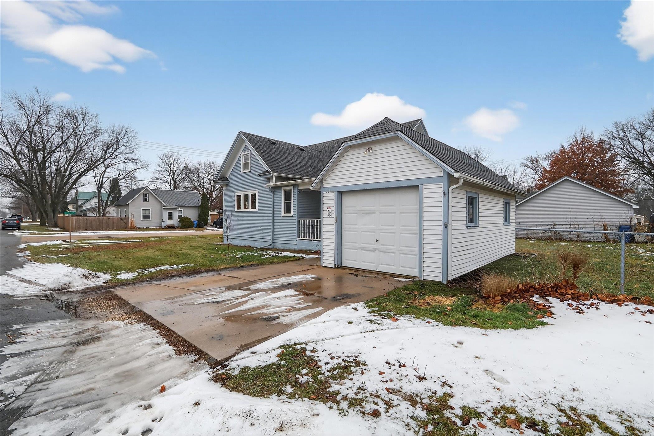 701 East 5th Avenue Brodhead, WI 53520 - Photo 4 of 51