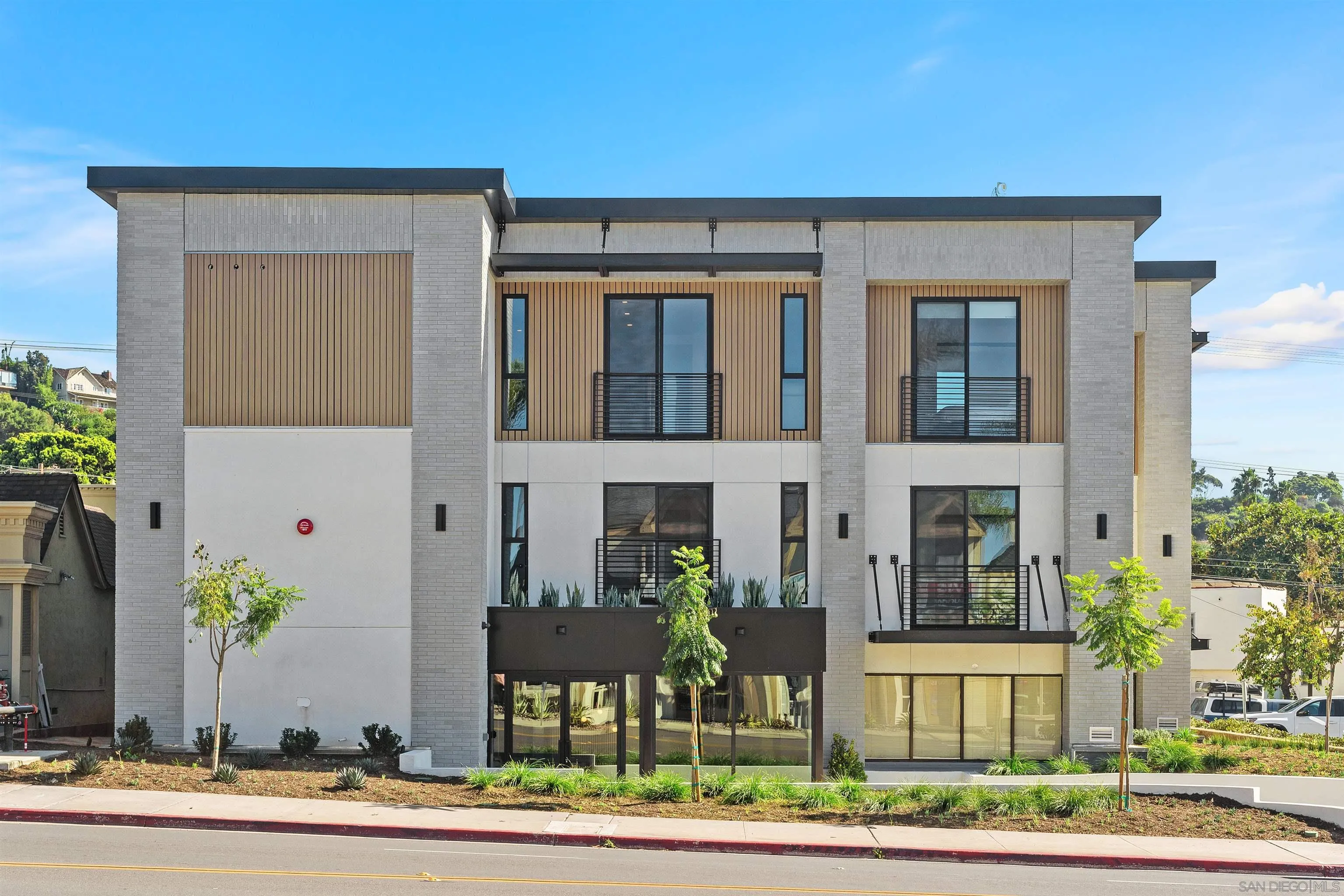 1111 Torrey Pines Road, Unit 203 La Jolla, CA 92037 - Photo 2 of 10 front view of a house with a yard