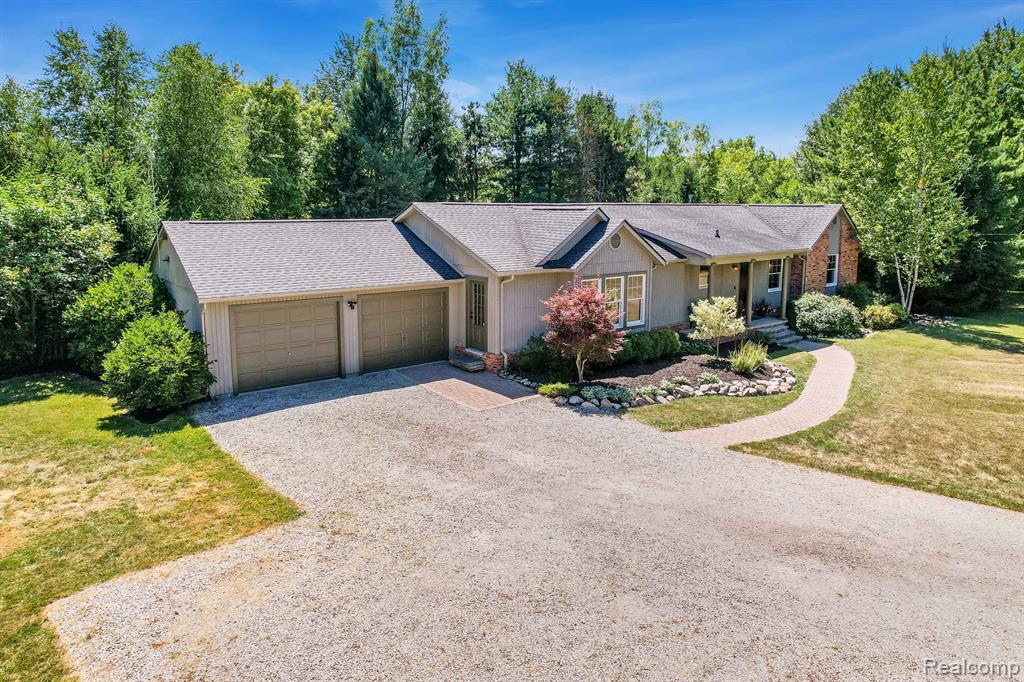 7944 Brophy Road Howell, MI 48855 - Photo 6 of 46