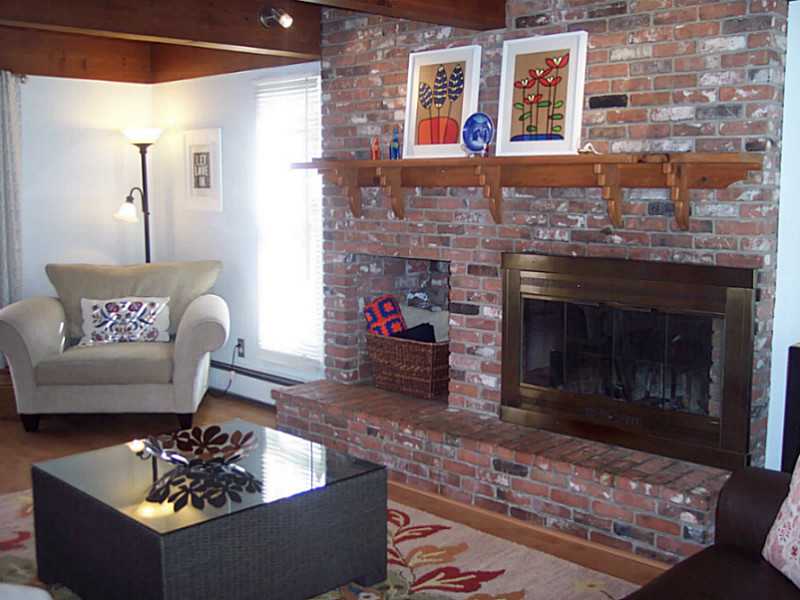 297 Washington Road Barrington, RI 02806 - Photo 5 of 15 Living Room.