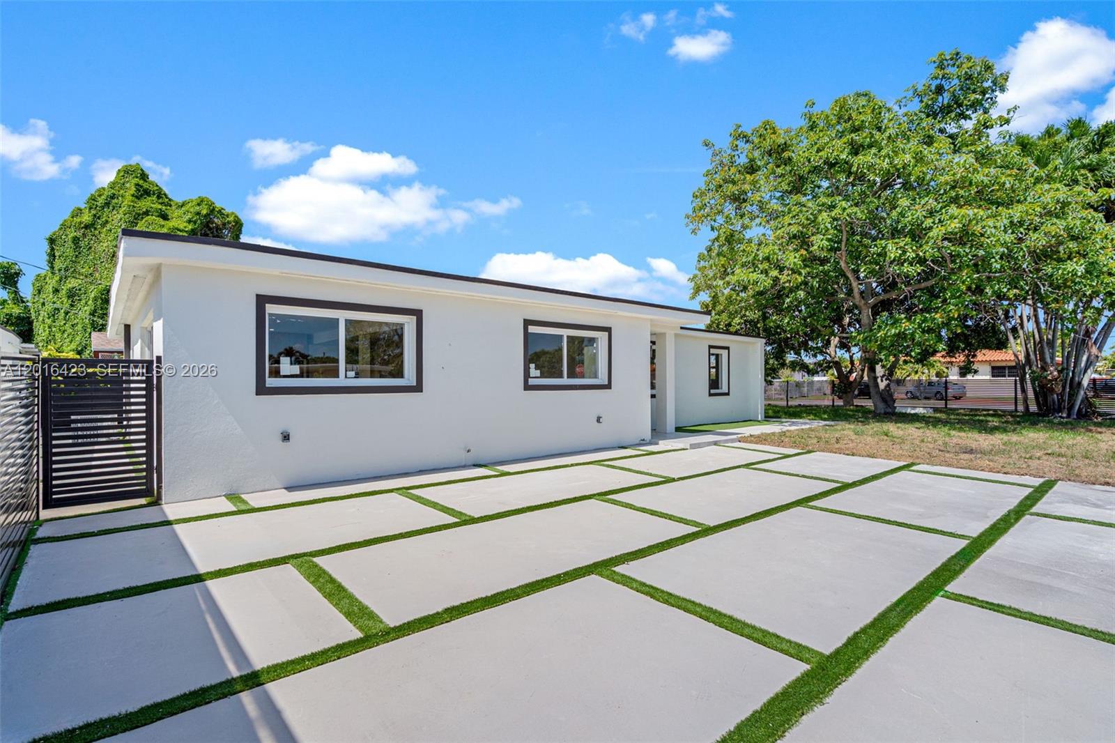 4170 Southwest 99th Avenue Miami, FL 33165 - Photo 4 of 27