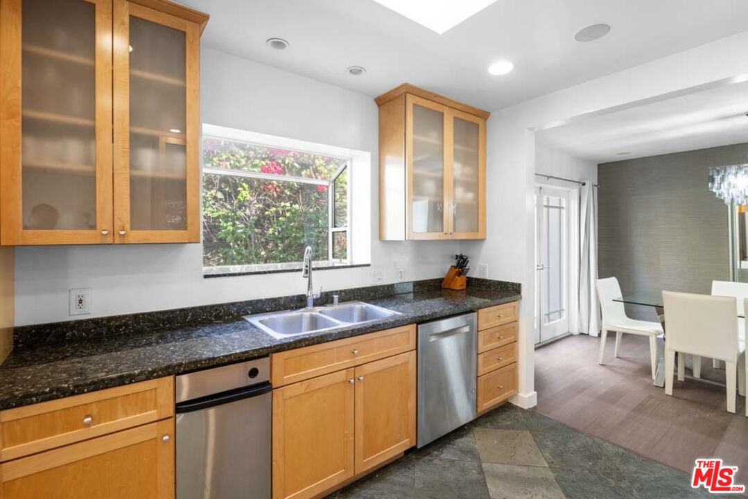 10453 Holman Avenue Los Angeles, CA 90024 - Photo 26 of 67