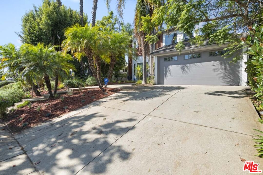 10453 Holman Avenue Los Angeles, CA 90024 - Photo 3 of 67