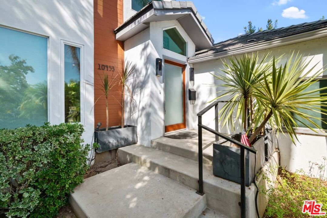 10453 Holman Avenue Los Angeles, CA 90024 - Photo 4 of 67