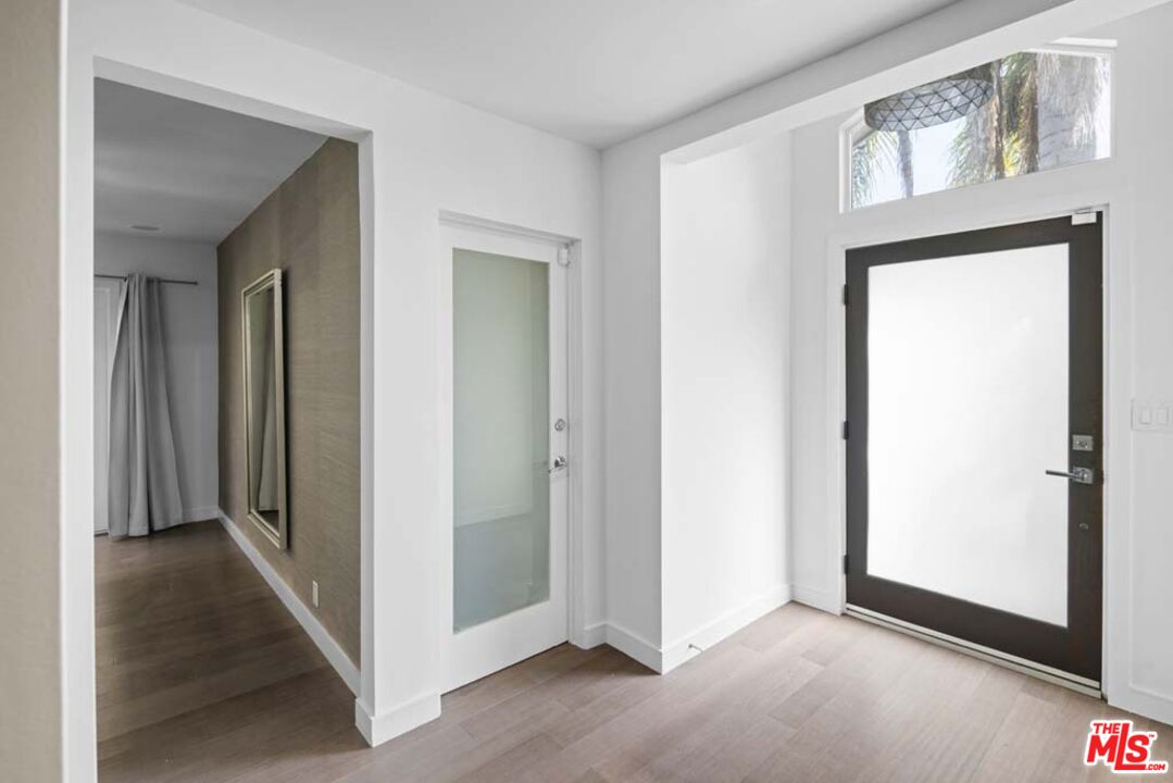 10453 Holman Avenue Los Angeles, CA 90024 - Photo 10 of 67