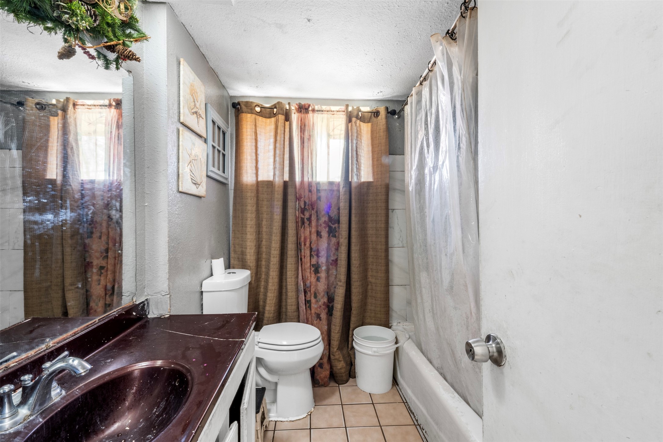 7726 Boggess Road Houston, TX 77016 - Photo 11 of 30 a bathroom with a toilet a sink and shower