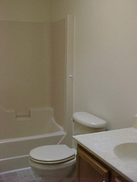 2713 Ramon Drive Blakeslee, PA 18610 - Photo 7 of 10 Bath