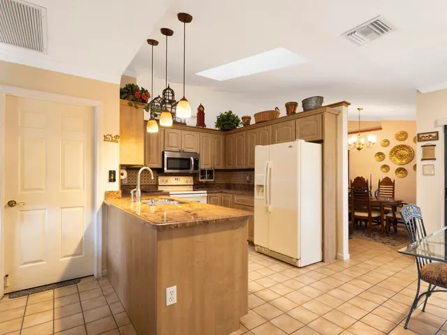 $575,000 | 7431 Hazelwood Circle, Lake Worth, FL 33467