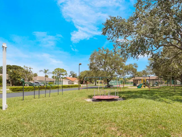 $575,000 | 7431 Hazelwood Circle, Lake Worth, FL 33467