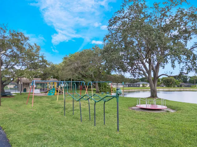 $575,000 | 7431 Hazelwood Circle, Lake Worth, FL 33467