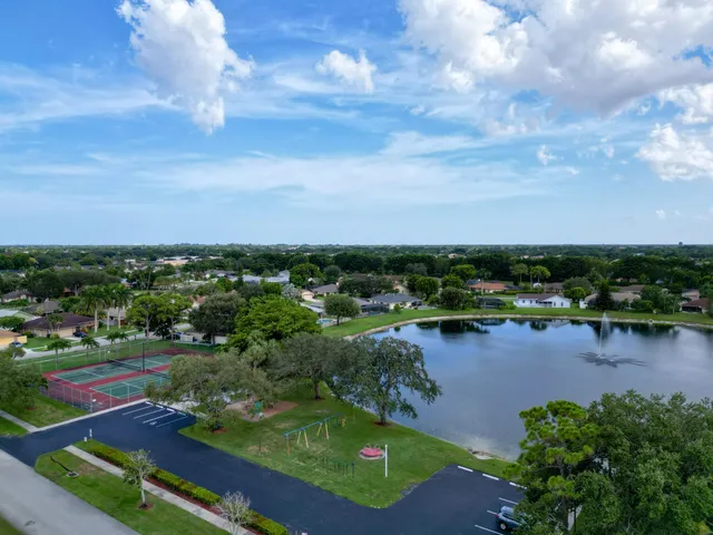 $575,000 | 7431 Hazelwood Circle, Lake Worth, FL 33467