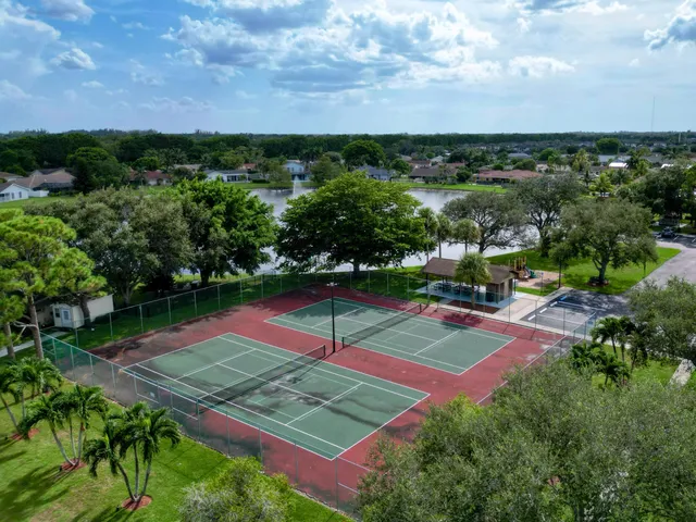 $575,000 | 7431 Hazelwood Circle, Lake Worth, FL 33467