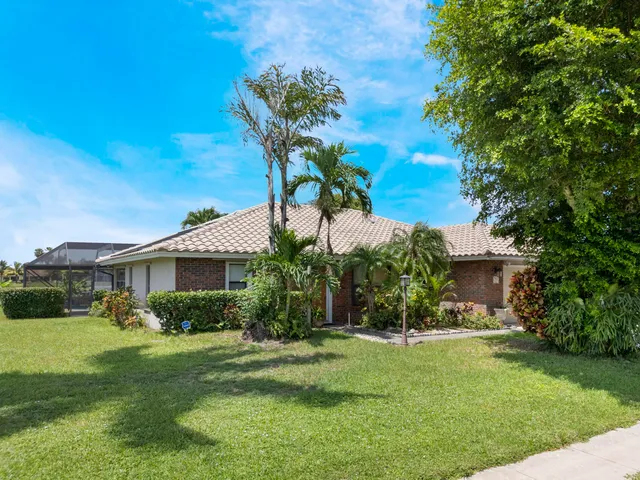 $575,000 | 7431 Hazelwood Circle, Lake Worth, FL 33467