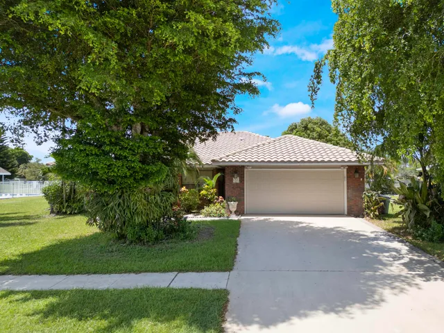 $575,000 | 7431 Hazelwood Circle, Lake Worth, FL 33467