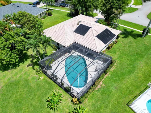 $575,000 | 7431 Hazelwood Circle, Lake Worth, FL 33467