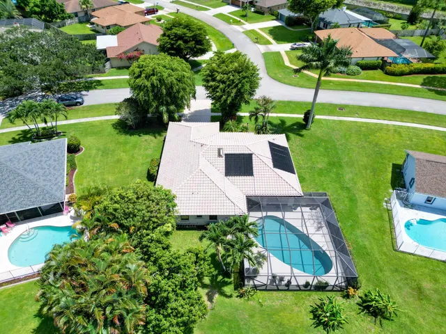 $575,000 | 7431 Hazelwood Circle, Lake Worth, FL 33467