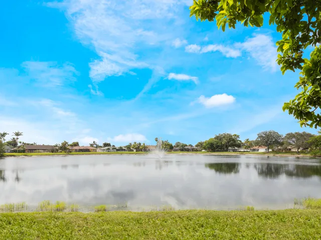 $575,000 | 7431 Hazelwood Circle, Lake Worth, FL 33467