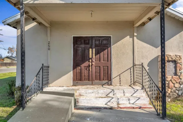 a view of entryway front of house