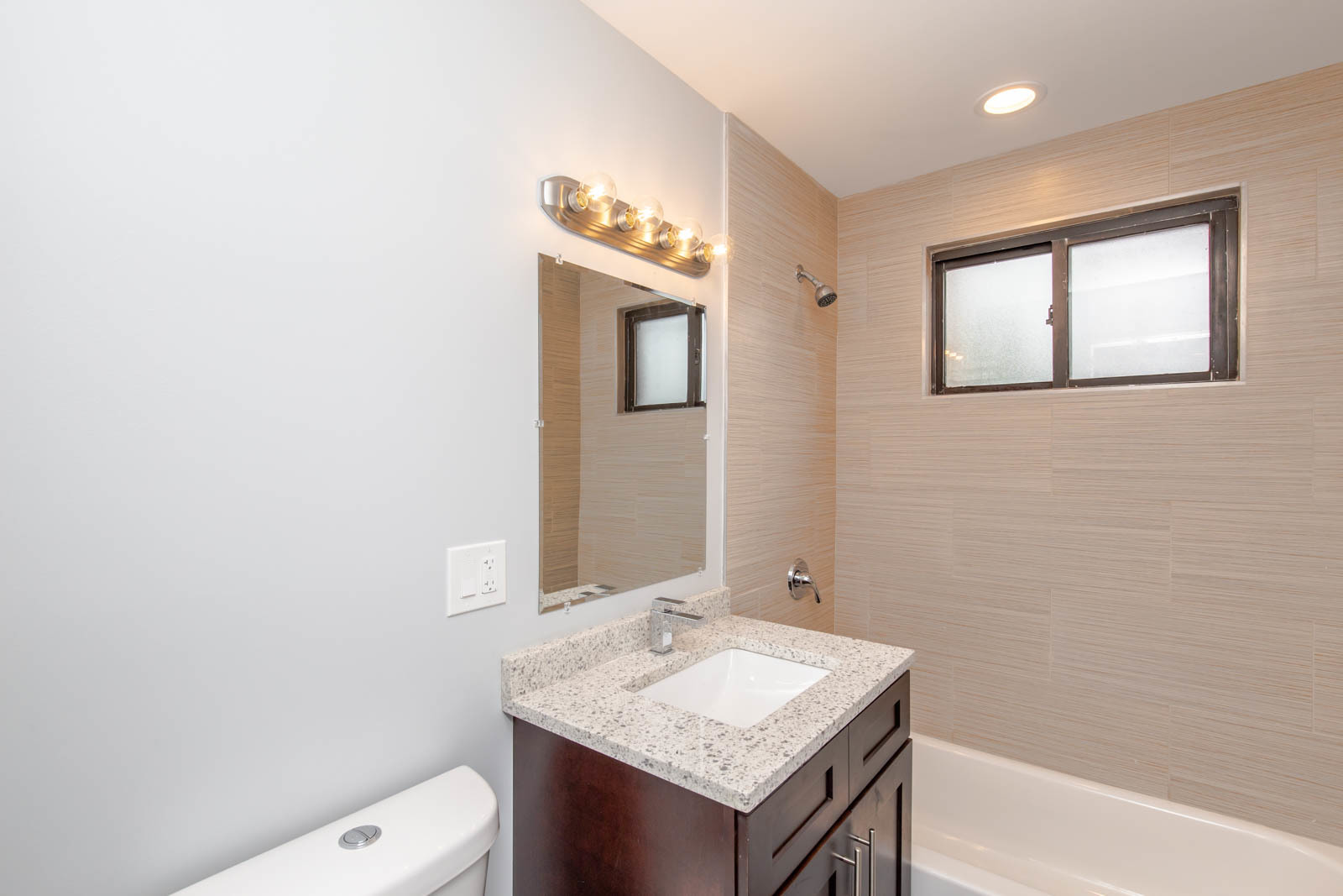 6805 North Ridge Boulevard, Unit G3 Chicago, IL 60645 - Photo 10 of 11
