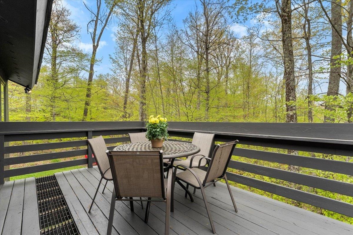 6 Roundtree Road Winhall, VT 05340 - Photo 13 of 28