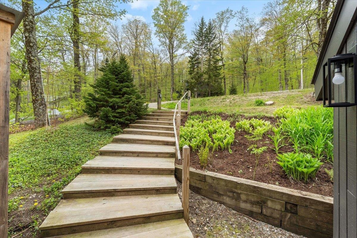 6 Roundtree Road Winhall, VT 05340 - Photo 25 of 28