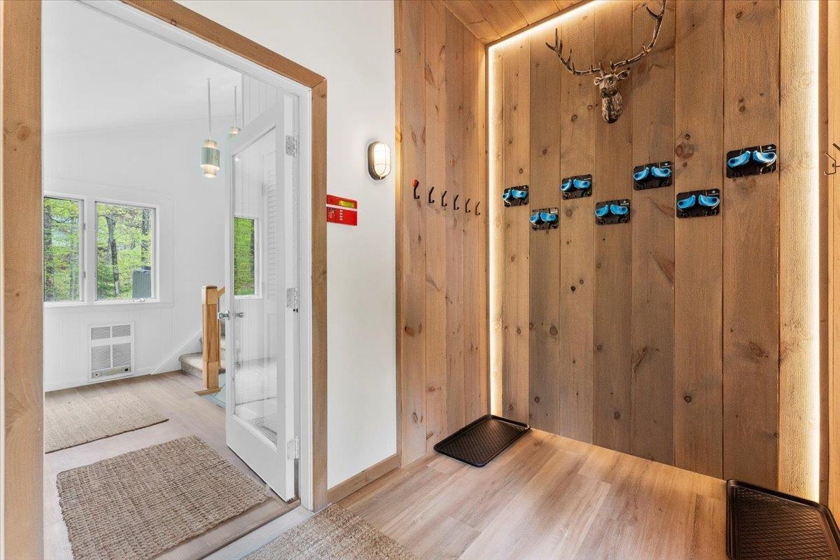 6 Roundtree Road Winhall, VT 05340 - Photo 4 of 28