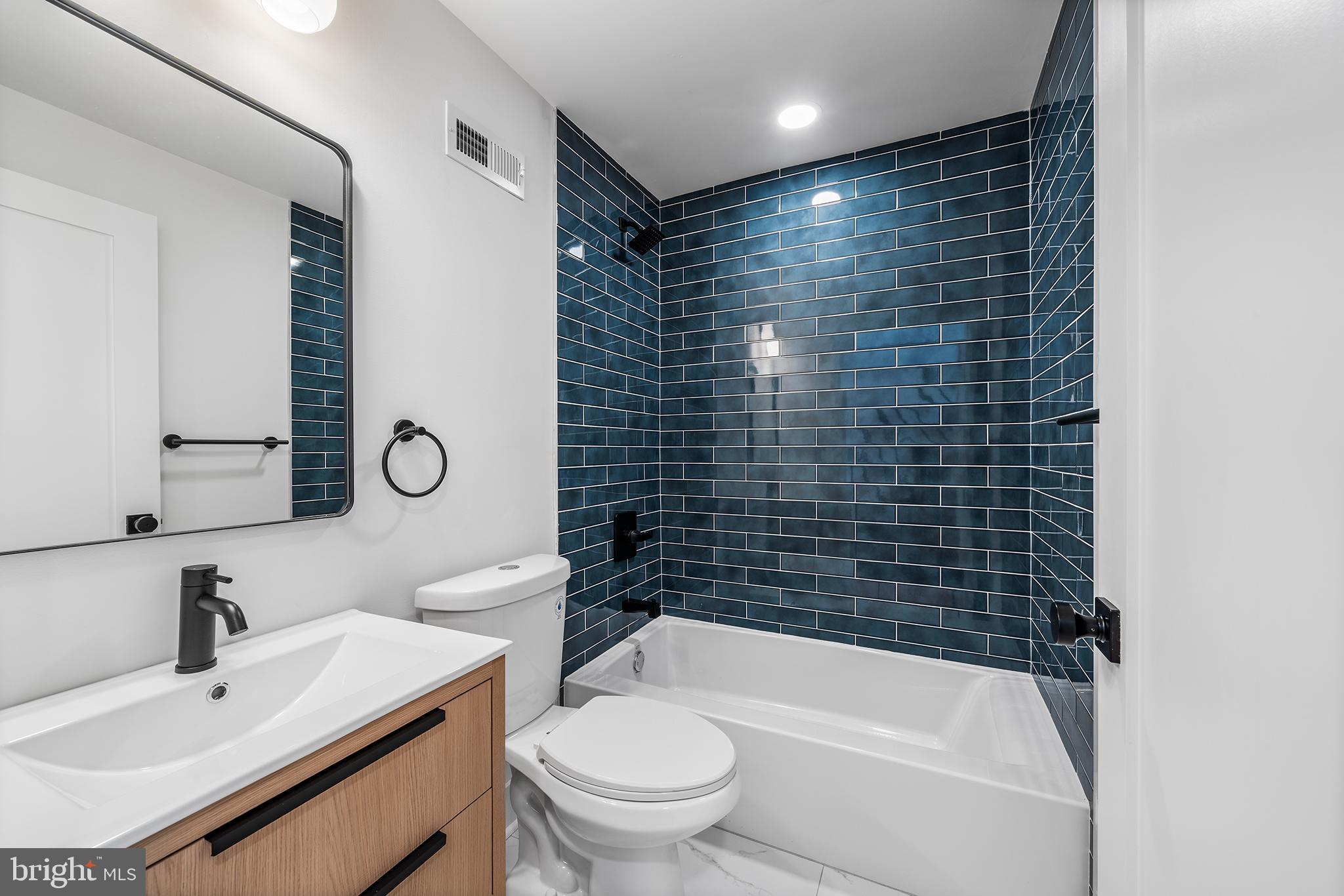 714 Earp Street Philadelphia, PA 19147 - Photo 17 of 30 2nd Floor - Bathroom