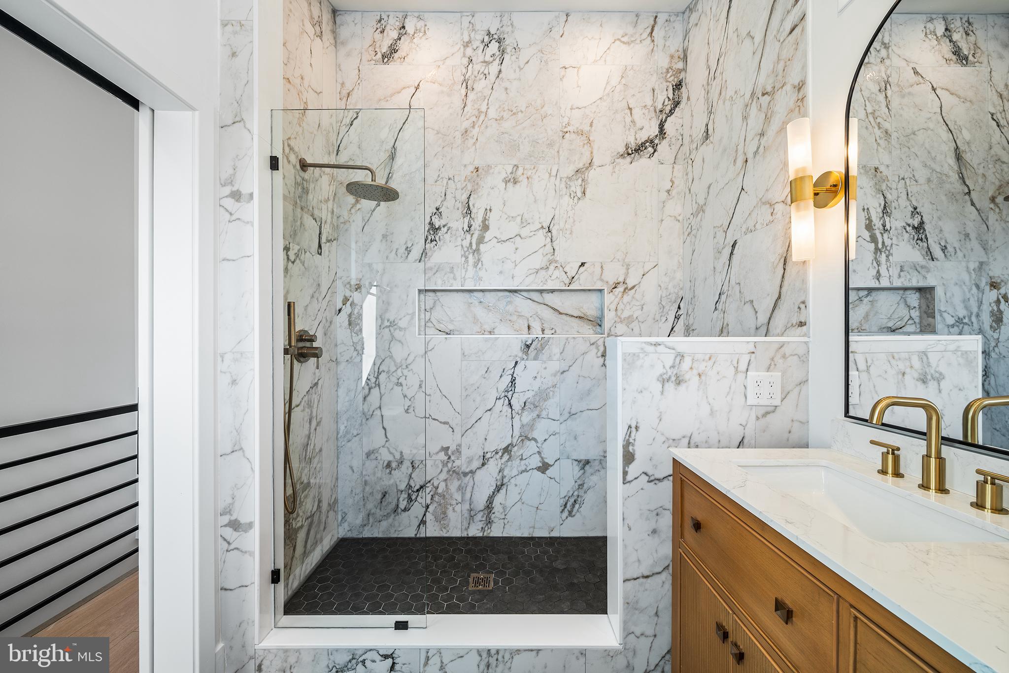 714 Earp Street Philadelphia, PA 19147 - Photo 22 of 30 3rd Floor - Master Bath