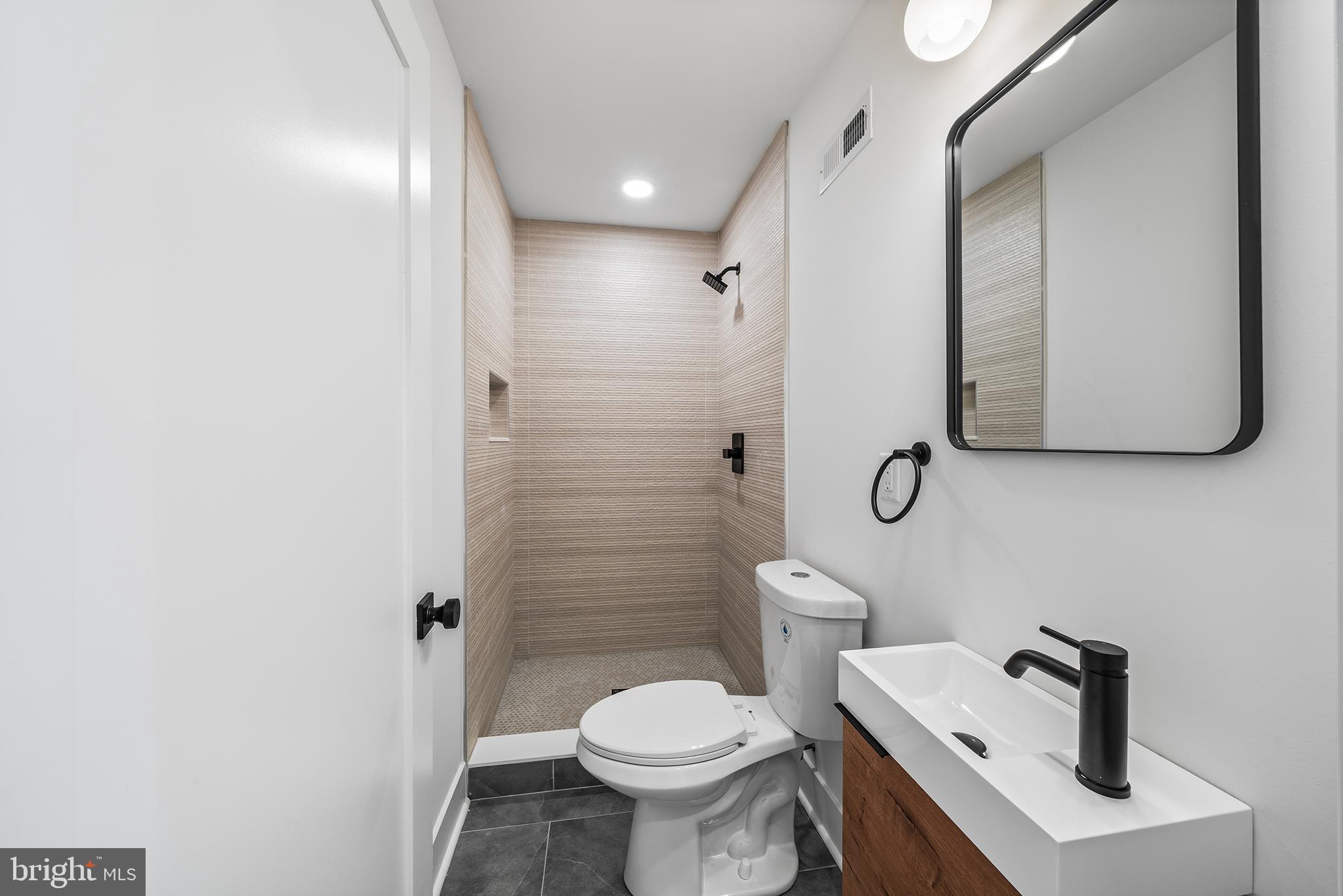 714 Earp Street Philadelphia, PA 19147 - Photo 10 of 30 1st Floor - Bathroom