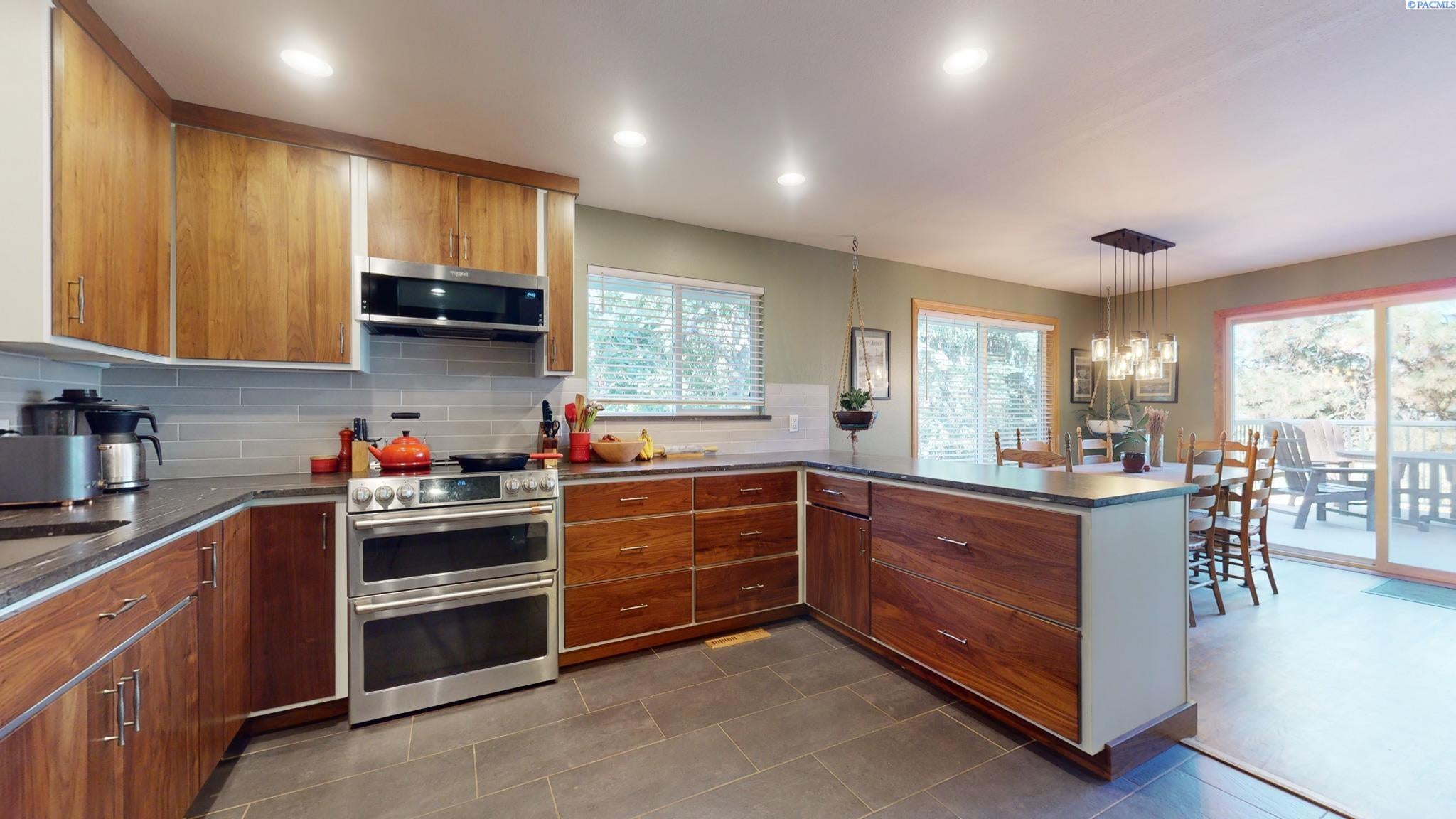728 Southeast Ridgeview Street Pullman, WA 99163 - Photo 6 of 25 Gallery Image 6
