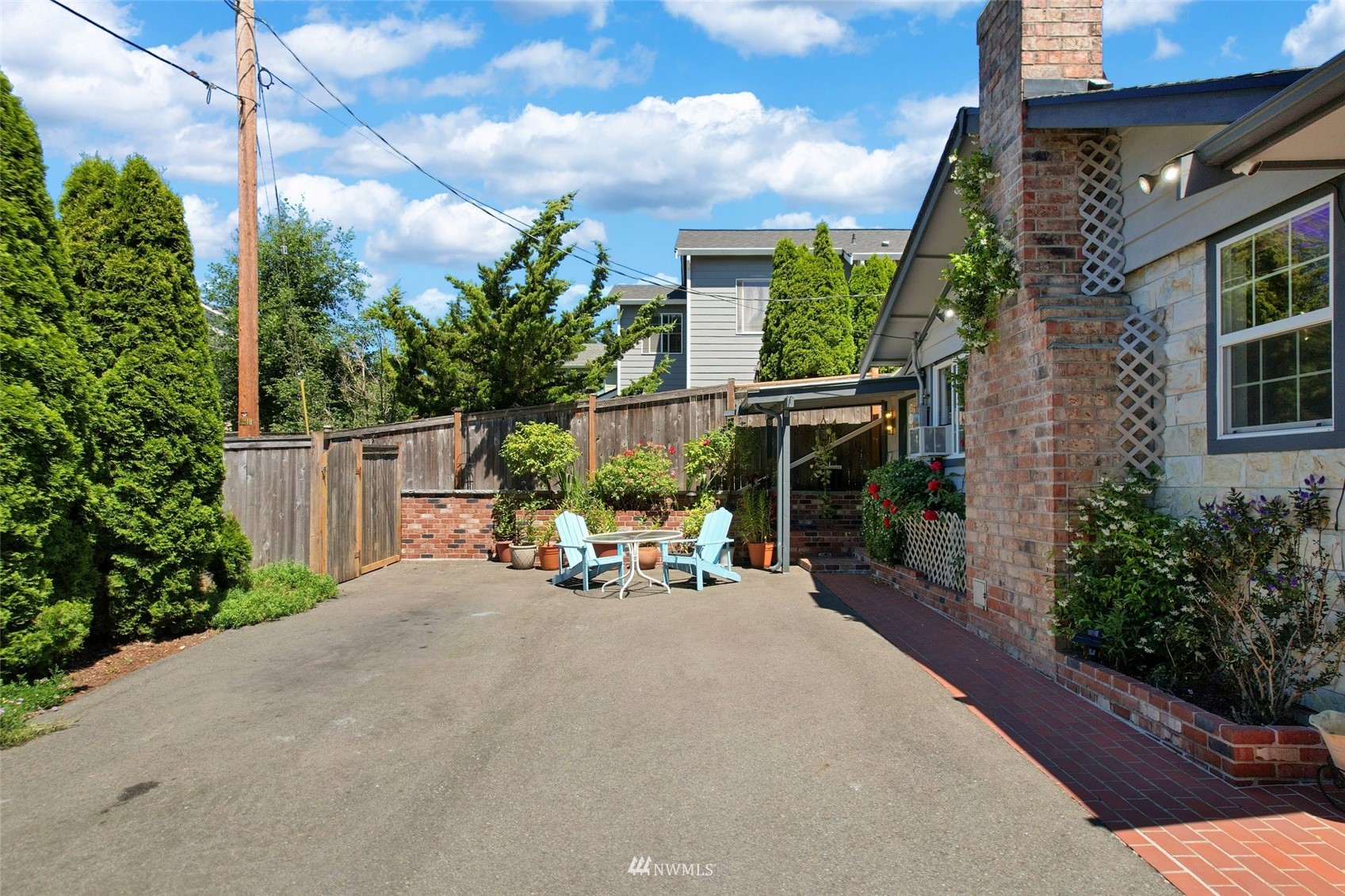 1932 Northeast 20th Street Renton, WA 98056 - Photo 3 of 40 Gallery Image 3