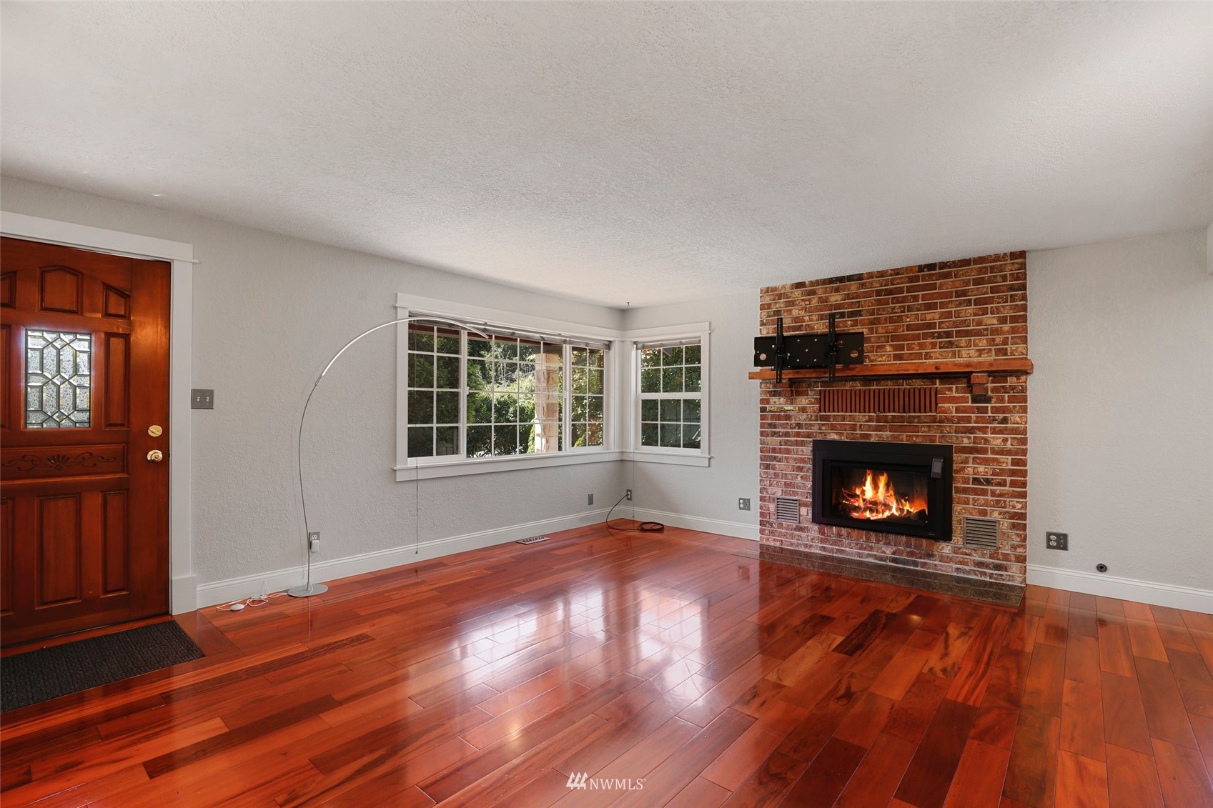 1932 Northeast 20th Street Renton, WA 98056 - Photo 5 of 40 Gallery Image 5
