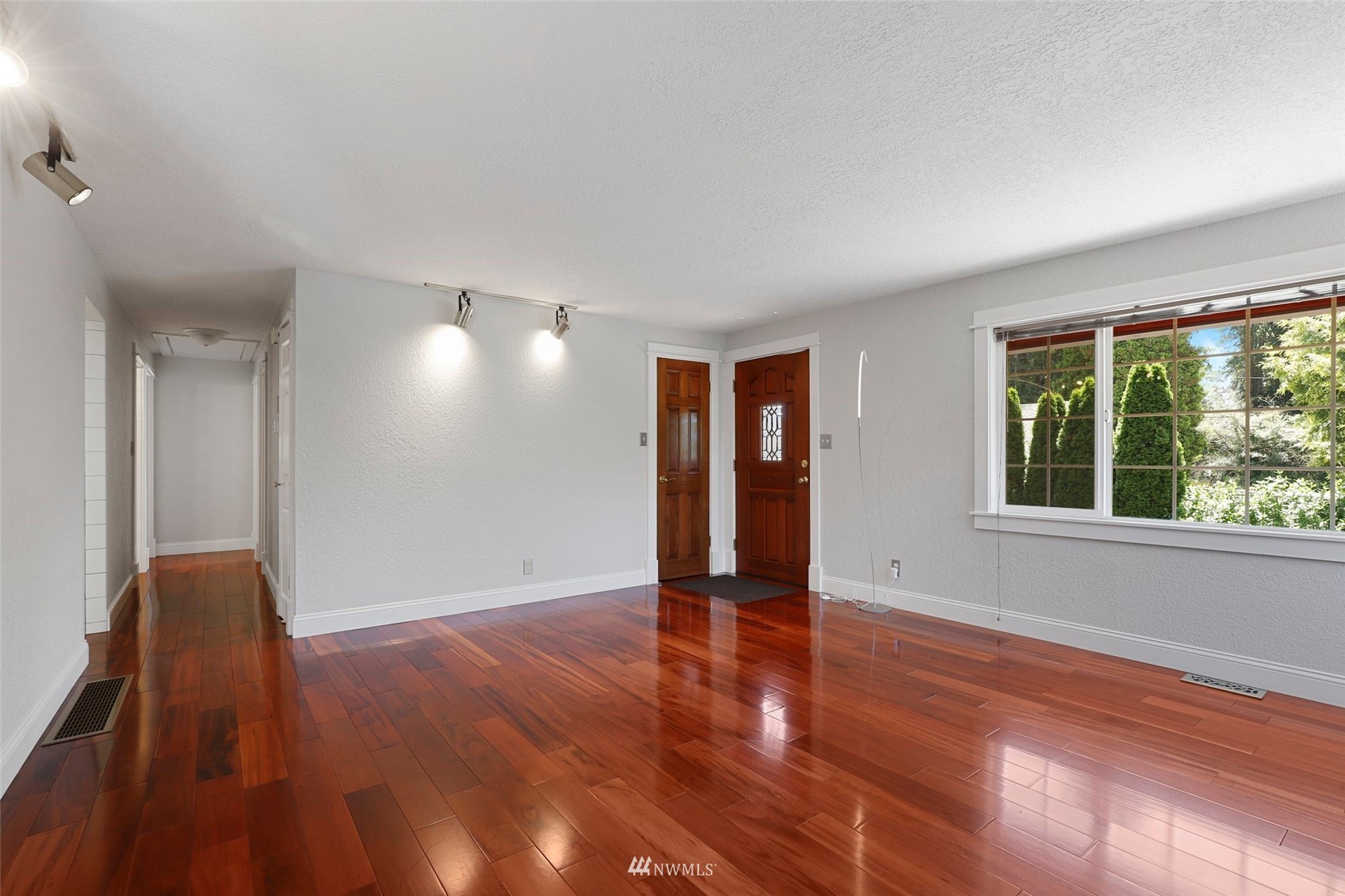 1932 Northeast 20th Street Renton, WA 98056 - Photo 6 of 40 Gallery Image 6