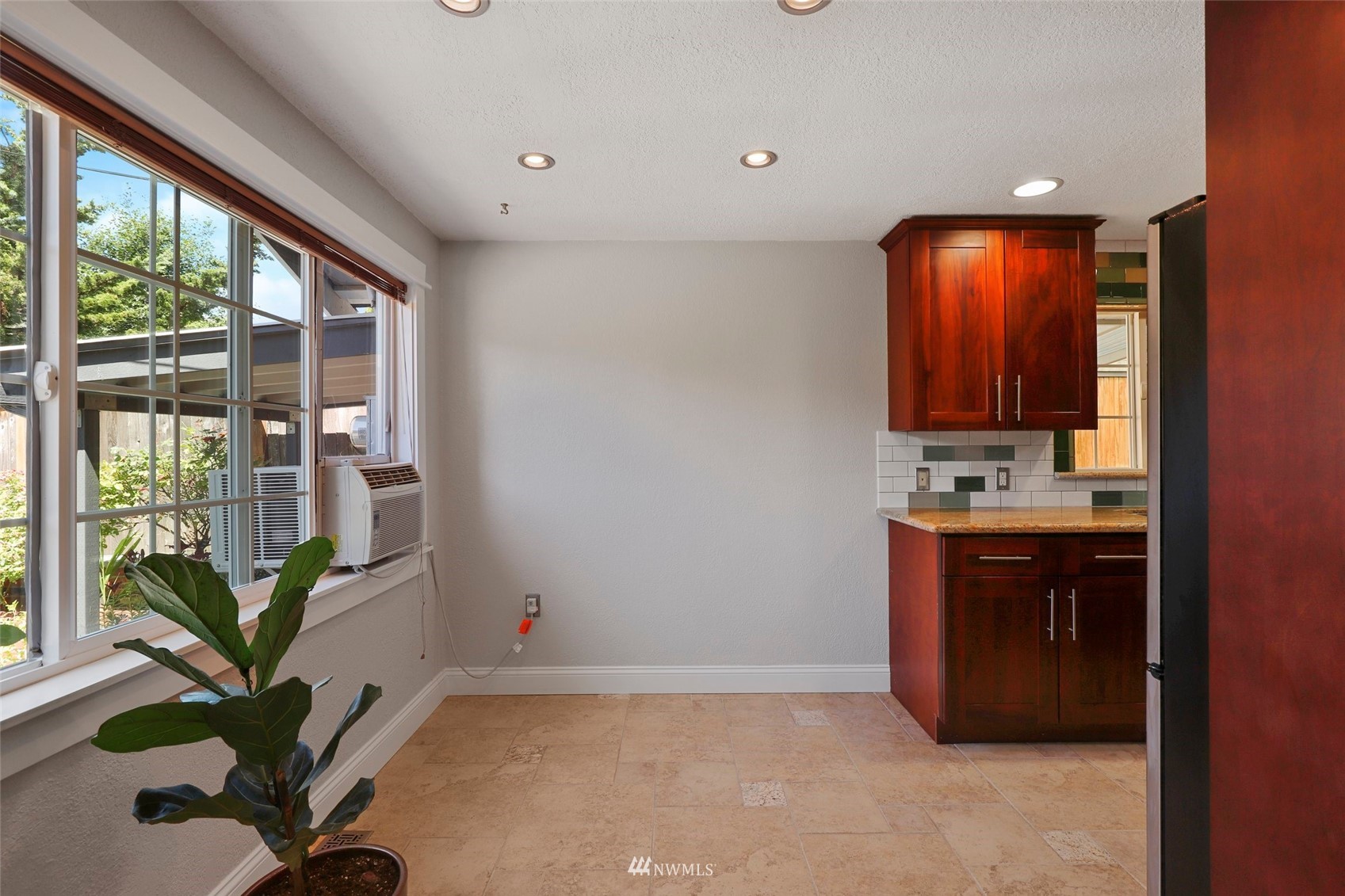 1932 Northeast 20th Street Renton, WA 98056 - Photo 7 of 40 Gallery Image 7