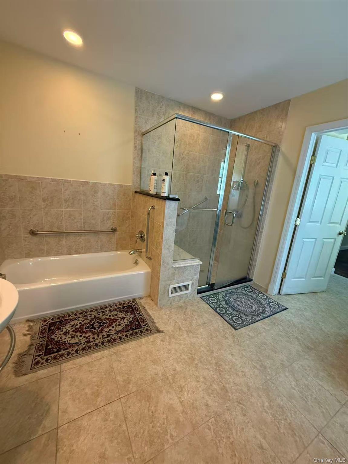 10 Hempton Road Great Neck, NY 11020 - Photo 4 of 8