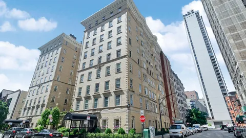 $315,000 | 70 East Scott Street, Unit 908, Chicago, IL 60610