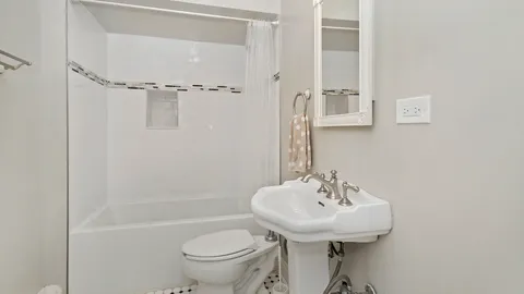 $315,000 | 70 East Scott Street, Unit 908, Chicago, IL 60610