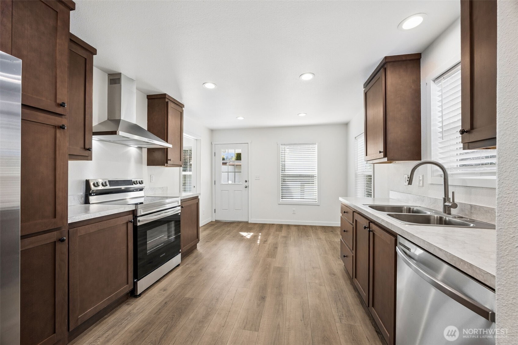 11510 East Riverside Drive, Unit 27 Bothell, WA 98011 - Photo 8 of 23