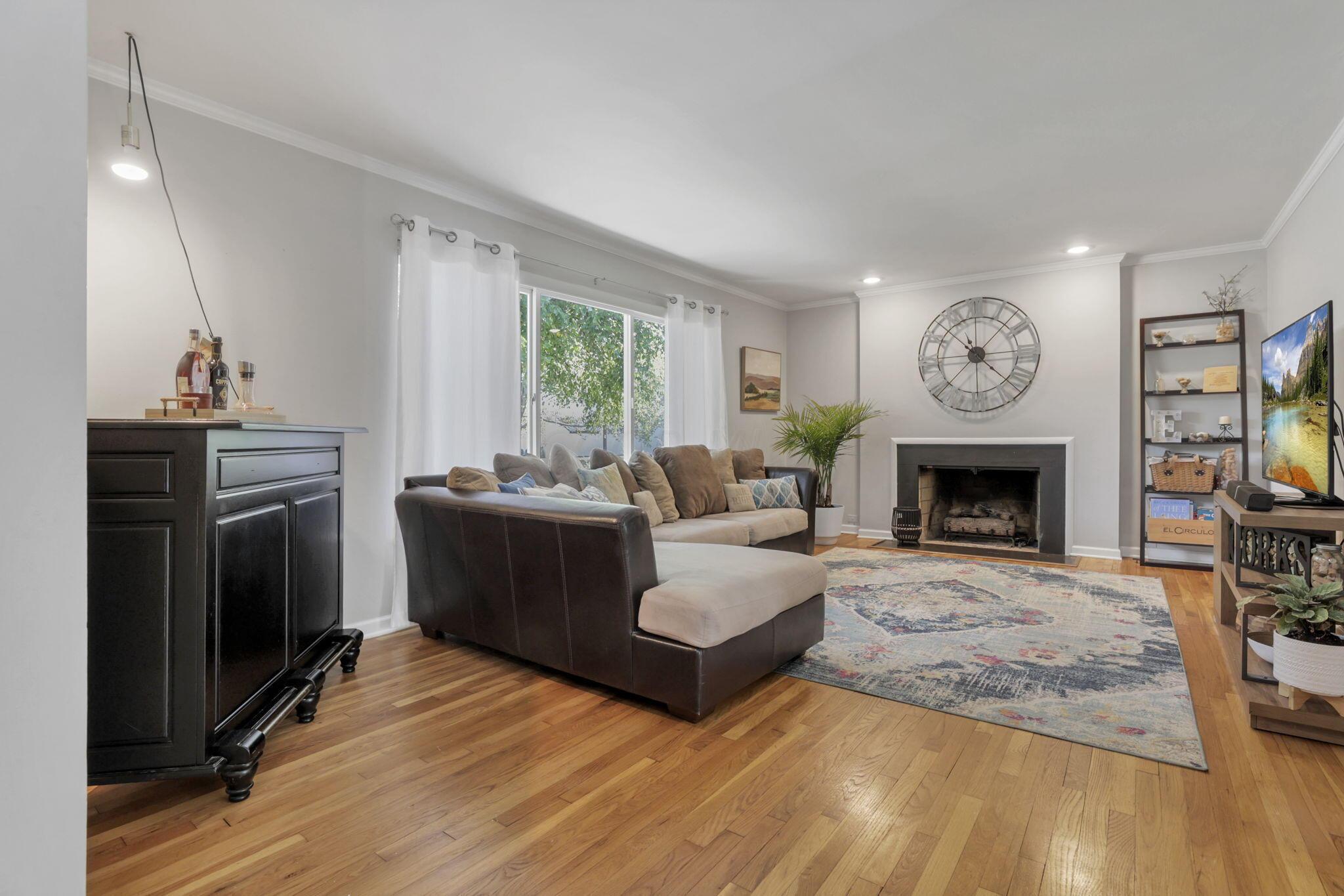 1771 Fishinger Road Columbus, OH 43221 - Photo 8 of 47 Living Room
