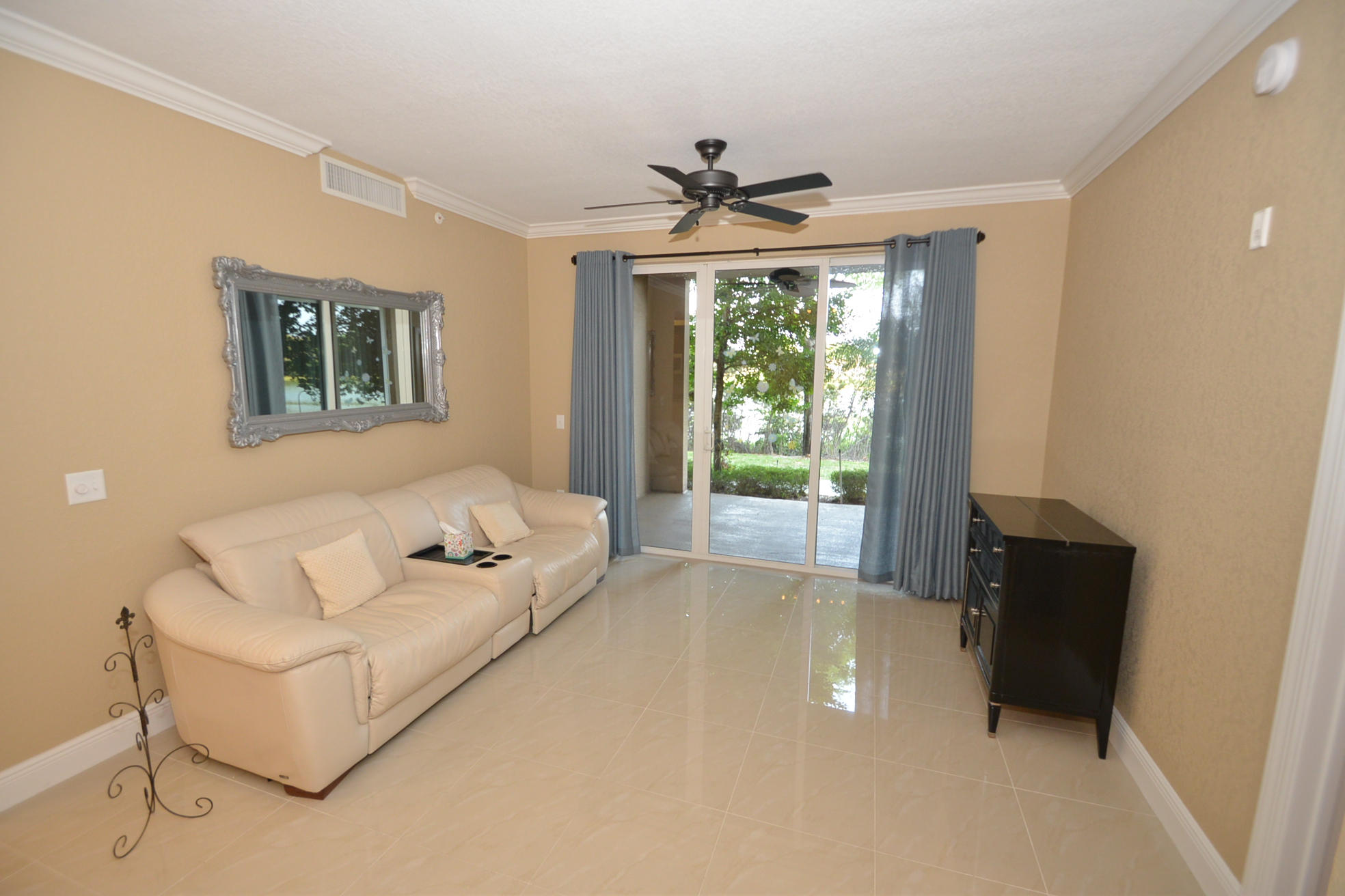 1660 Renaissance Commons Boulevard, Unit 2111 Boynton Beach, FL 33426 - Photo 7 of 31 DSC_2827