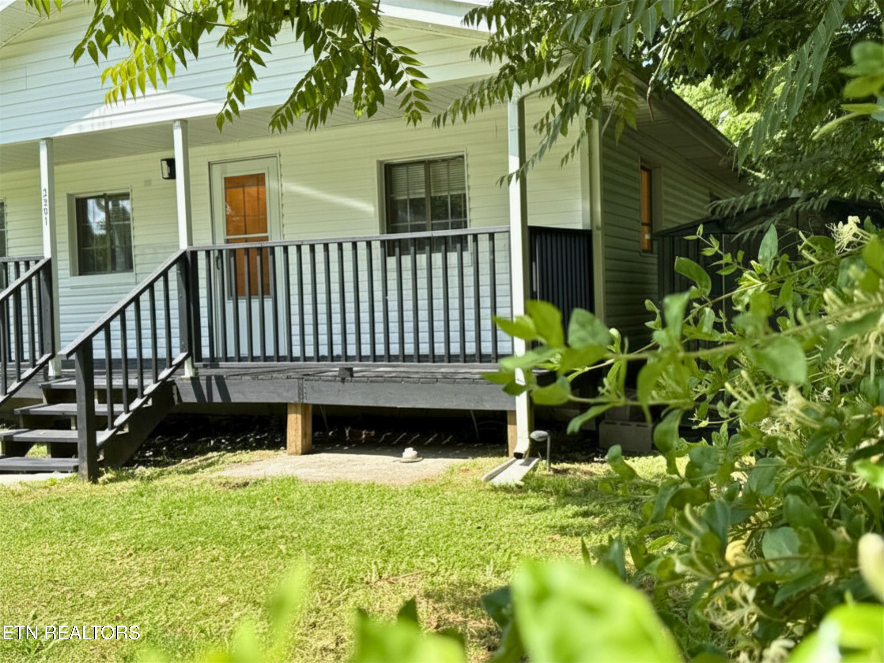 2391 Buffalo Road Oneida, TN 37841 - Photo 6 of 43 Front Porch
