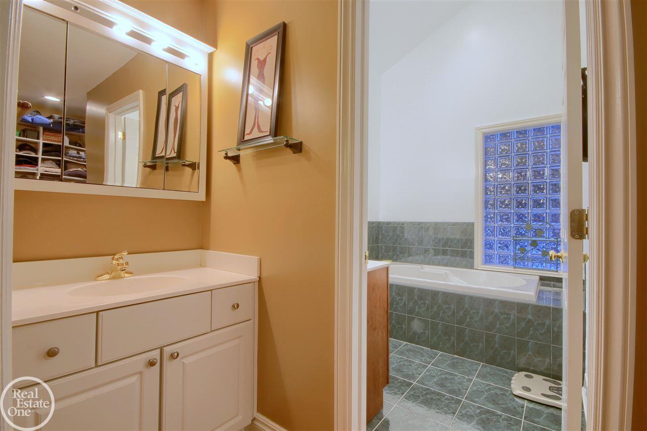 798 Pemberton Road Grosse Pointe, MI 48230 - Photo 25 of 47 First Floor Master
